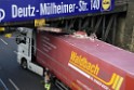 LKW blieb unter Bruecke haengen Koeln Deutz Opladenerstr Deutz Muelheimerstr P058